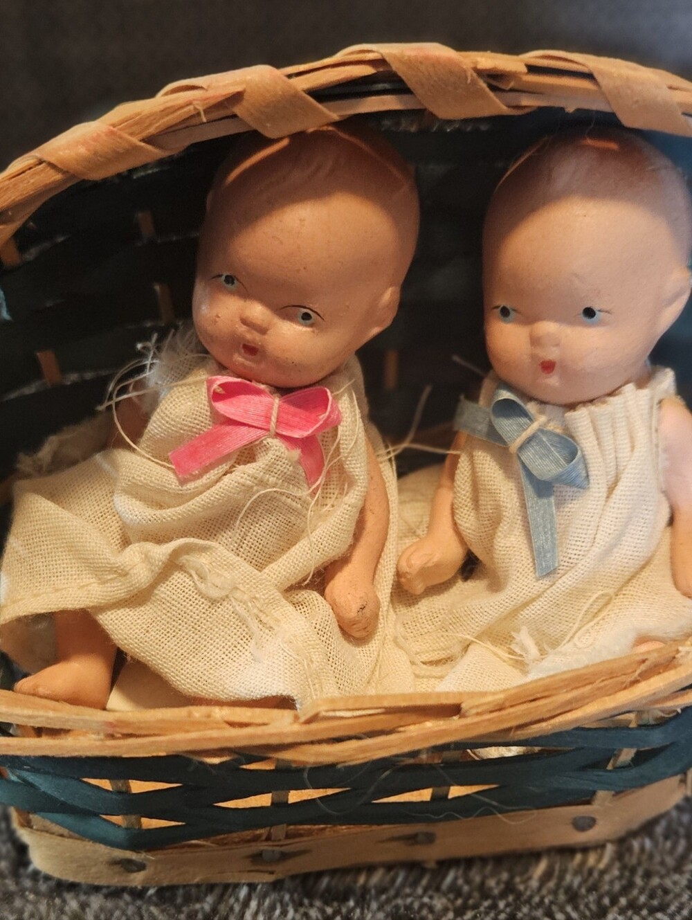 Vintage(1930-40) Adorable twins w/Authentic Clothes & Basket. From Japan.